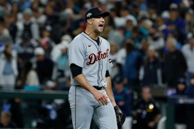 Jack Flaherty opta por contrato de US$ 20 milhões com Jack Flaherty # 9 do Detroit Tigers comemora após se aposentar do time contra o Seattle Mariners durante a décima terceira entrada do quinto jogo da American League Division Series no T-Mobile Park em 10 de outubro de 2025 em Seattle, Washington.