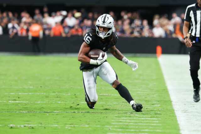 Jaguars adquirindo Jakobi Meyers dos Raiders após lesão de Travis O wide receiver do Las Vegas Raiders, Jakobi Meyers (16), correu com o futebol durante o segundo tempo contra o Chicago Bears.