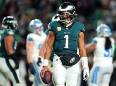Jalen Hurts, dos Eagles, estreia par de ‘My Cause, My Cleats’ criado ao lado de pacientes do CHOP Jenn McGraw
