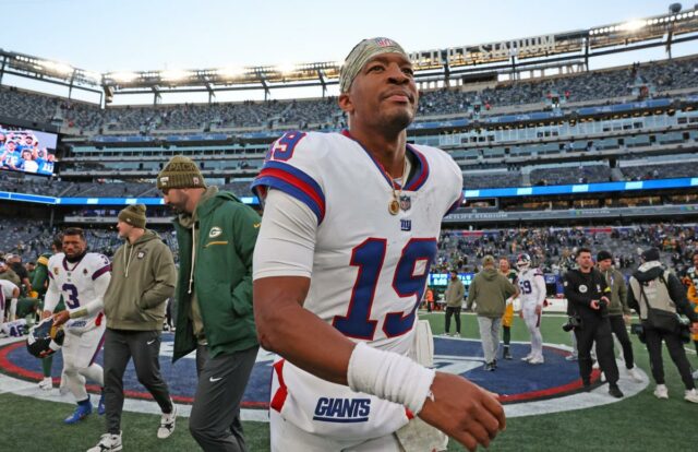 Jameis Winston lamenta o mau 'timing' na interceptação crítica que O quarterback do New York Giants, Jameis Winston (19), dançando na end zone após correr para um touchdown no 4º período.