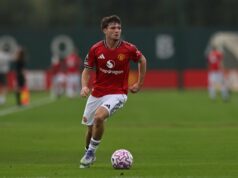 James Overy, estrela da academia do Man Utd, é convocado pela primeira vez para a seleção australiana ícone de correio