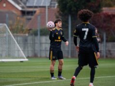 James Overy pode se juntar a quatro jogadores do Man Utd que jogaram futebol internacional antes da estreia dos Red Devils ícone de correio