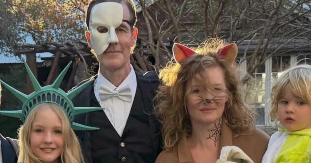 As fantasias de Halloween mais fofas para crianças de celebridades de 2025 Witney Carson Whitney Leavitt VALENTIN CHMERKOVSKIY 2