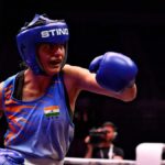 Jasmine Lamboria conquista ouro na Copa Mundial de Boxe apesar de sofrer uma lesão no ombro