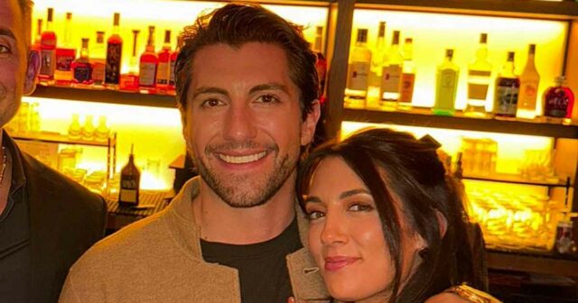 Jason Tartick está namorando a fundadora do Dog Rescue, Kathryn Jason Tartick detalha como o novo cachorro Teddy o salvou