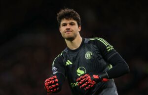 Jason Wilcox nomeia uma figura desconhecida do Man Utd que foi ‘implacável’ na transferência de Senne Lammens, ’12 meses atrás…’ ícone de correio