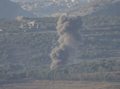 Jatos israelenses bombardeiam aldeias em todo o Líbano apesar do cessar-fogo Jatos israelenses bombardeiam aldeias em todo o Líbano apesar do cessar-fogo