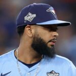 Jays se junta aos Dodgers para usar o '51' de Vesia nos bonés