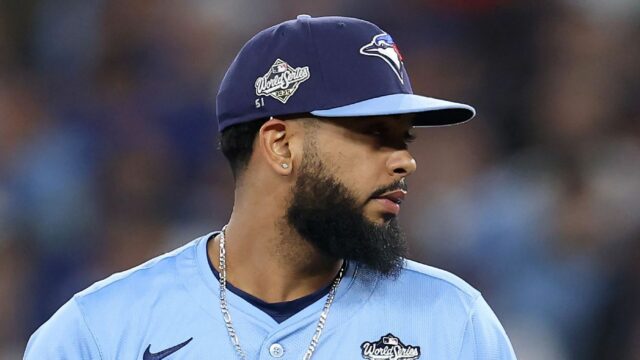 Jays se junta aos Dodgers para usar o '51' de Vesia nos bonés
