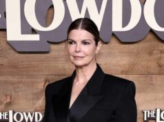 Jeanne Tripplehorn, do Big Love, sobre se ela viu ‘Vidas secretas das esposas mórmons’ GettyImages-2236001772 Jeanne Tripplehorn sobre a vida secreta das esposas mórmons