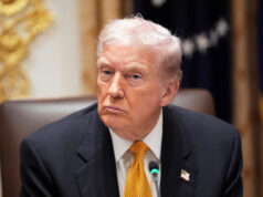 Chega do primeiro dia: Fox News diz para não culpar Trump pela economia terrível Desenho animado de Clay Bennett