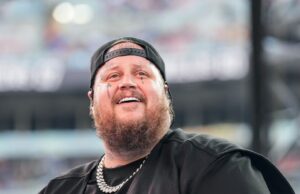 Jelly Roll choca os fãs com outra selfie sem barba após a transformação para perda de peso Jelly Roll choca os fãs com outra selfie sem barba após a transformação para perda de peso