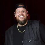 Jelly Roll parece irreconhecível depois de raspar o rosto