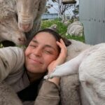 Jenay protestou contra as exportações de animais vivos – então ela se apaixonou por um fazendeiro