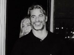 Jennifer Aniston declara seu ‘amor’ pelo namorado Jim Curtis em meio a PDA Jennifer Aniston e namorado Jim Curtis saem para jantar em Nova York