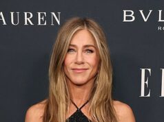 Jennifer Aniston impressiona com um vestido vintage, enquanto Emily Blunt deslumbra com babados enquanto lideram as estrelas no evento Elle Jennifer Aniston, 56, e Emily Blunt, 42, lideraram um desfile de estrelas glamorosas no evento Elle's 2025 Women in Hollywood, em Los Angeles, na segunda-feira.