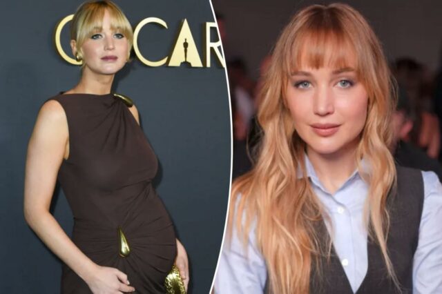 Jennifer Lawrence com camisa azul e colete cinza no desfile da Christian Dior.