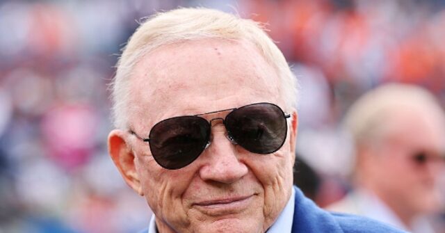 Jerry Jones lança os dados com mudança de prazo comercial Jerry Jones lança os dados com mudança de prazo comercial de grande sucesso