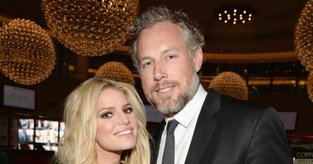 GettyImages-943130420-Jessica-Simpson-Passou-O Dia De Ação De Graças-Com-O-Marido-Afastado-Eric-Johnson.jpg