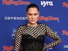 Jessie J faz uma exibição ousada em um vestido de malha ao se juntar a Louise Redknapp e Ashley Roberts no tapete vermelho do Rolling Stone Awards Uma série de estrelas chegou para o Rolling Stone Awards em Londres na noite de quinta-feira. Jessie J chamou a atenção ao chegar ao tapete vermelho