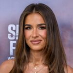 Jessie James Decker encerra rumores de que ela fez uma plástica nos seios