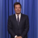 Jimmy Fallon zomba da placa oval de papel de Trump: 'Isso é necessário?' | Vídeo