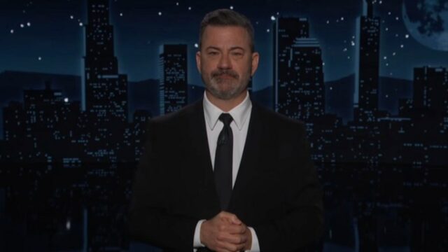 Jimmy Kimmel começa a chorar em homenagem ao falecido líder da banda Cleto Escobedo III: 'Estamos devastados por isso'
