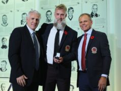 Joe Thornton, entre risos e lágrimas, junta-se aos imortais do hóquei no Hall da Fama Joe Thornton, entre risos e lágrimas, junta-se aos imortais do hóquei no Hall da Fama