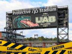 Jogador de futebol da UAB é preso por esfaquear 2 companheiros de equipe horas antes do jogo, Univ. Diz estádio de proteção uab getty principal