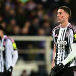 Jogo da Juventus é interrompido enquanto torcedores da Fiorentina lançam gritos racistas contra Vlahovic