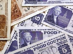 Jogos Vorazes: A paralisação do governo mostra fraudes e loucuras no vale-refeição Um close de uma pilha de cupons de alimentação do Departamento de Agricultura dos EUA.