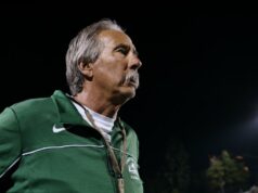 John Beam, técnico de futebol de ‘Last Chance U’, morto após ser baleado no campus Tragédias do futebol de Marshawn Kneeland em 2025 e mais mortes chocantes