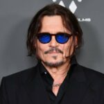 Johnny Depp provoca como planeja fazer de Ebenezer Scrooge seu: 'Um ângulo diferente sobre ele'
