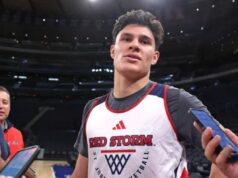 John’s pode enfrentar o Alabama sem Dylan Darling enquanto ele luta contra o problema da panturrilha O guarda Red Storm do St. John, Dylan Darling, falando à mídia no Madison Square Garden.