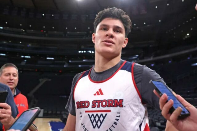 John's pode enfrentar o Alabama sem Dylan Darling enquanto ele O guarda Red Storm do St. John, Dylan Darling, falando à mídia no Madison Square Garden.