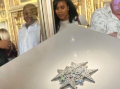 Joias roubadas do Louvre geram debate desconfortável sobre o passado colonial sombrio Uma foto da Interpol das joias roubadas do Louvre no assalto de 19 de outubro.