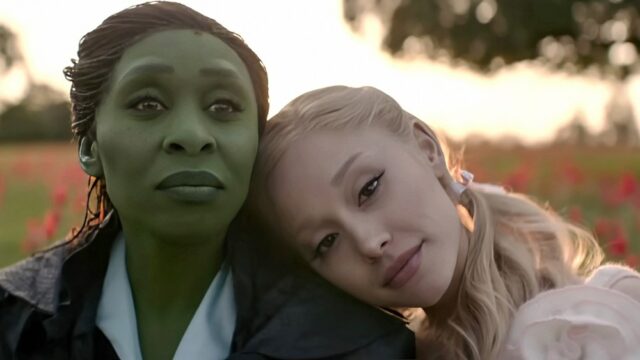 Jon M. Chu se recusou a mostrar aos executivos do estúdio a cena final de ‘Wicked: For Good’ e não tem ideia do que Ariana Grande sussurrou no ouvido de Cynthia Erivo

