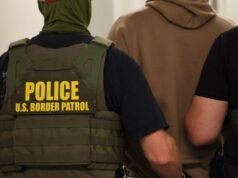 Jornalista britânico retorna ao Reino Unido após ser detido pelo ICE Jornalista britânico retorna ao Reino Unido após ser detido pelo ICE