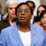 Juiz: A democrata LaMonica McIver deve ser julgada por agredir agentes federais nas instalações do ICE