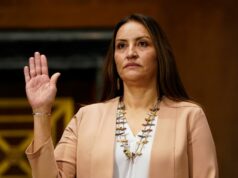 Juiz dos EUA ordena que administração Trump forneça audiências de fiança para migrantes detidos Yahoo news home