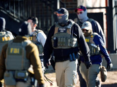 Juiz federal diz que oficiais de imigração no Colorado só podem prender aqueles em risco de fugir Yahoo news home