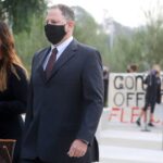 Juiz nega tentativa de encerrar caso de homicídio culposo contra ex-policial de San Leandro, repreende 'arrogância' do promotor