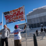 ARQUIVO - O presidente Donald Trump discursa durante evento de anúncio de novas tarifas no Rose Garden da Casa Branca, no dia 2 de abril de 2025, em Washington. (Foto AP / Mark Schiefelbein, Arquivo)