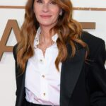 Julia Roberts usou sua plataforma Instagram para homenagear seus gêmeos Hazel e Phinnaeus na sexta-feira; retratado em outubro