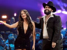 Kacey Musgraves e Carin León dividem o palco do Grammy Latino para estreia ao vivo de ‘Lost in Translation’ Kacey Musgraves e Carin León dividem o palco do Grammy Latino para estreia ao vivo de 'Lost in Translation'