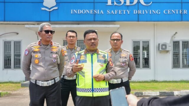 Kakorlantas enfatiza que controlar as corridas ilegais não é acabar Kakorlantas enfatiza que controlar as corridas ilegais não é acabar com o hobby dos jovens, mas sim salvar a geração mais jovem