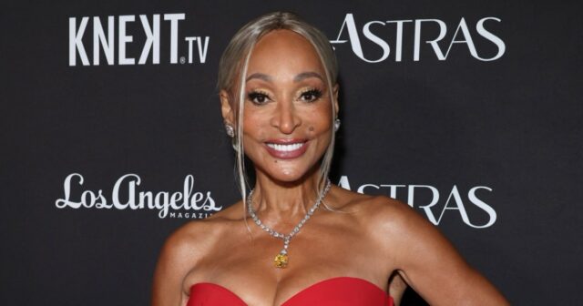 Karen Huger, do RHOP, é aplaudida de pé na BravoCon Por dentro da nova vida de Karen Huger atrás das grades, restrições, ligações telefônicas de visitantes e muito mais 480