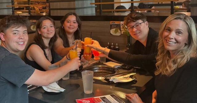 Kate Gosselin explica como ela oferece presentes de Natal para seus 8 filhos
