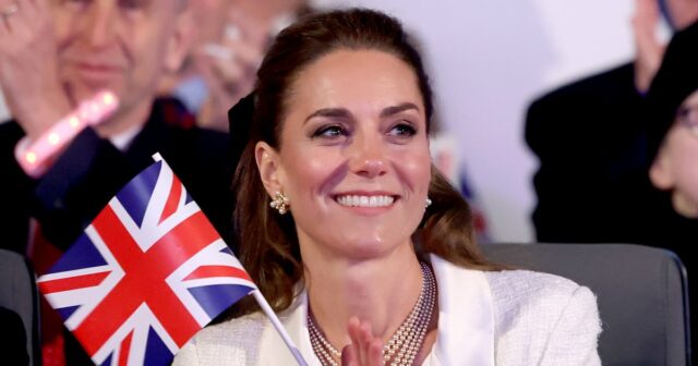 Kate Middleton carregou esta sacola de US$ 1.650 por uma década – ganhe a versão de US$ 23
