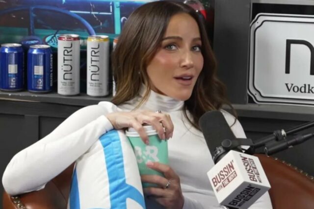 Kay Adams falou sobre sua vida amorosa durante uma edição de novembro de 2025 do 